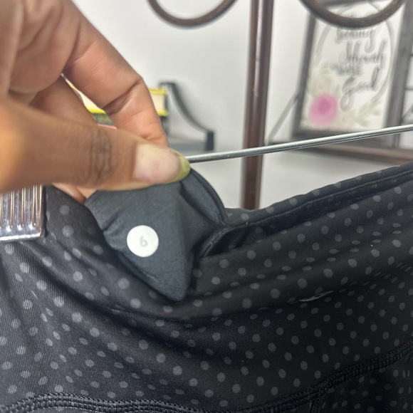 Wunder Train High-Rise Crop lululemon Like New polka dots black size 6old style - Picture 7 of 7